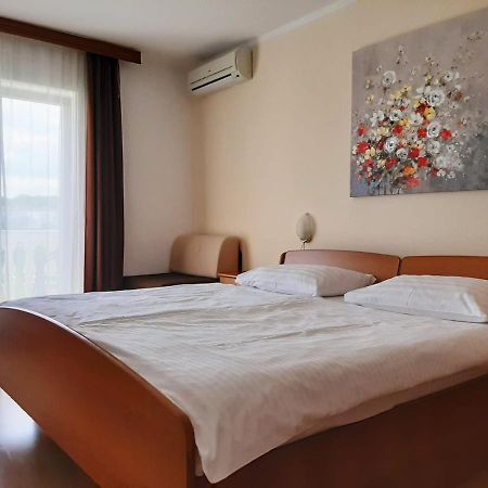 Pansion Katarina Bed & Breakfast Malinska Ngoại thất bức ảnh