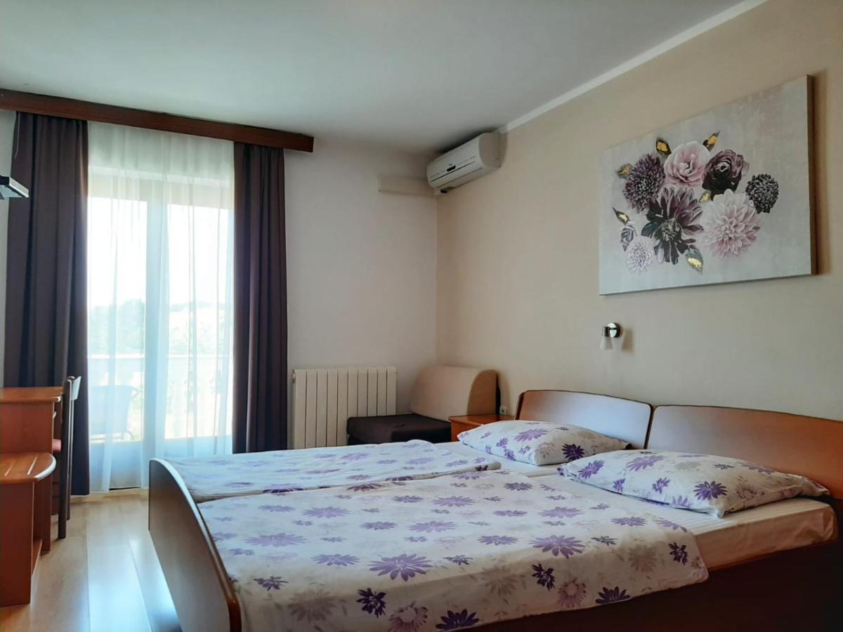 Pansion Katarina Bed & Breakfast Malinska Ngoại thất bức ảnh
