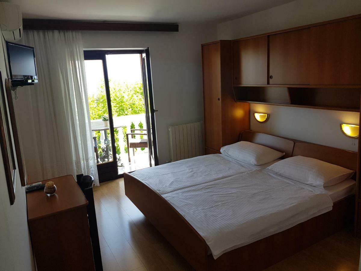 Pansion Katarina Bed & Breakfast Malinska Ngoại thất bức ảnh